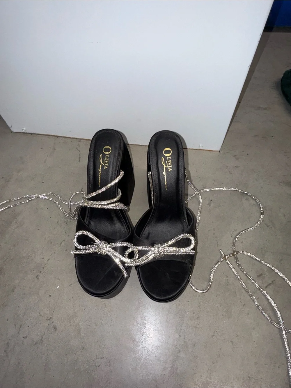 N/A black platform